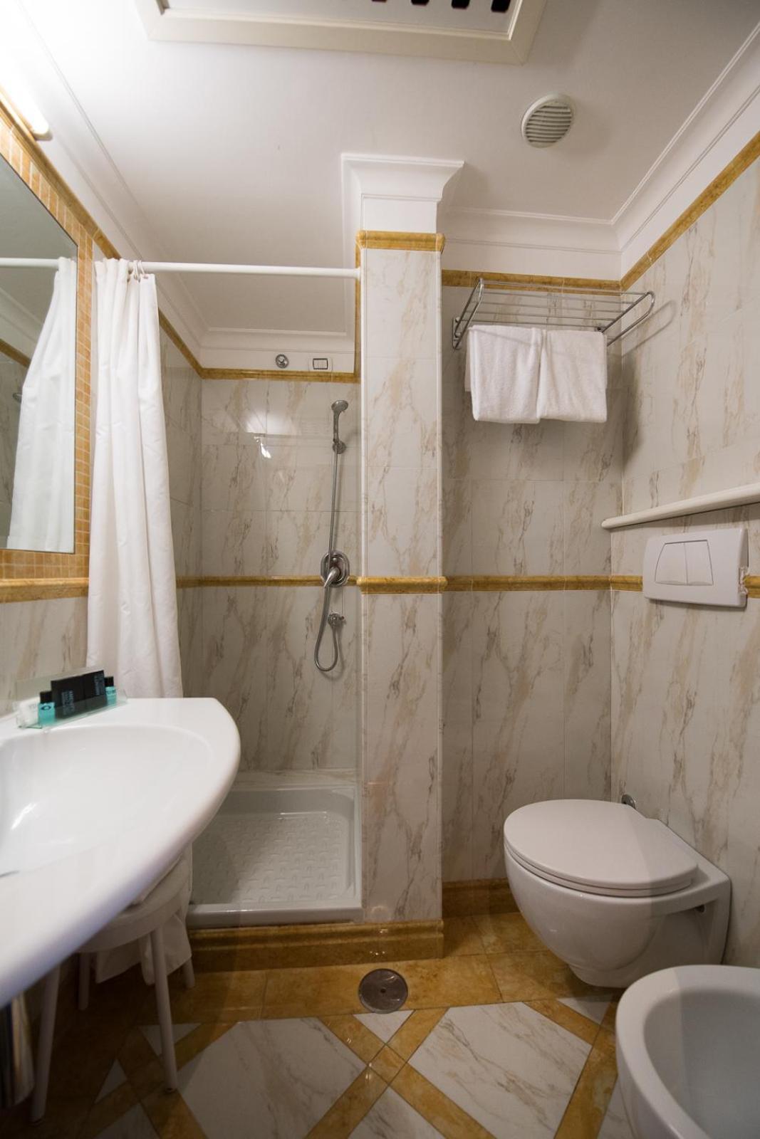Triple Room,1769490522:JPEG